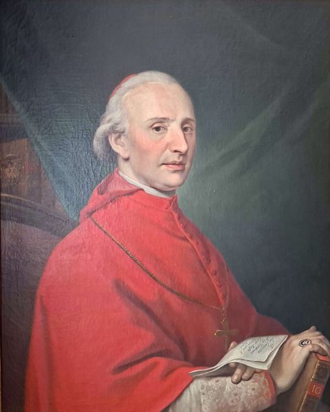 Ritratto del cardinale Luigi Ruffo, arcivescovo di Napoli. In mano tiene una lettera a lui indirizzata come arcivescovo di Napoli.